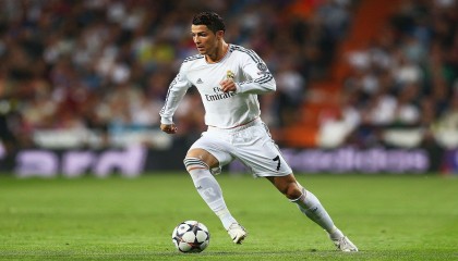 从绿茵场到社区公园，齐达内现身上海，毽子技艺展露大师级适应力