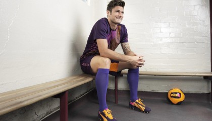 赫拉德-马丁终披红白战袍，加盟梦想球队，直言无比自豪