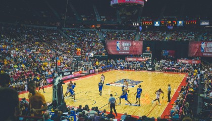 百米飞人巅峰对决，新星闪耀，传奇再续