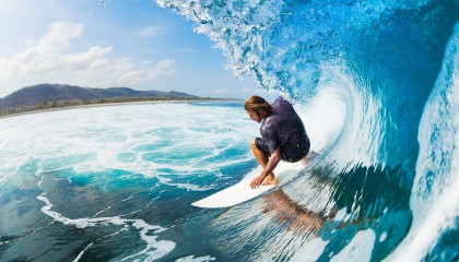 球场外的噪音，维尼修斯生日派对引发邻里纠纷，法律听证会定于十一月