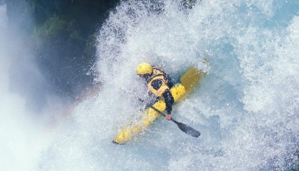 三狮军团客场力擒劲敌，凯恩破门贝林厄姆闪耀，英格兰世预赛关键战告捷