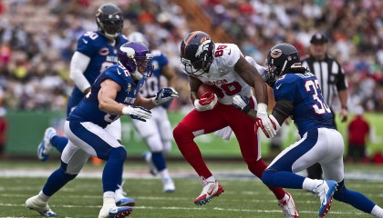 斯洛特帅位警报拉响，高层暂缓换帅仅允一月观察期，安菲尔德涌动克洛普回归呼声