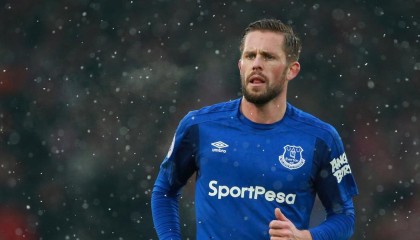 英媒曝奥纳纳决心留队竞争 若失曼联一门席位或转投英超对手