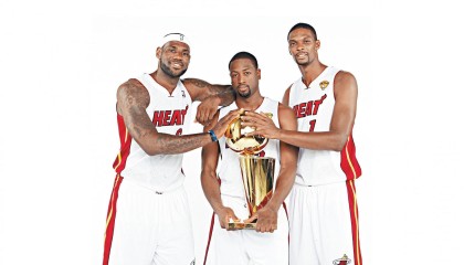 中超联赛激战正酣，争冠保级形势扑朔迷离