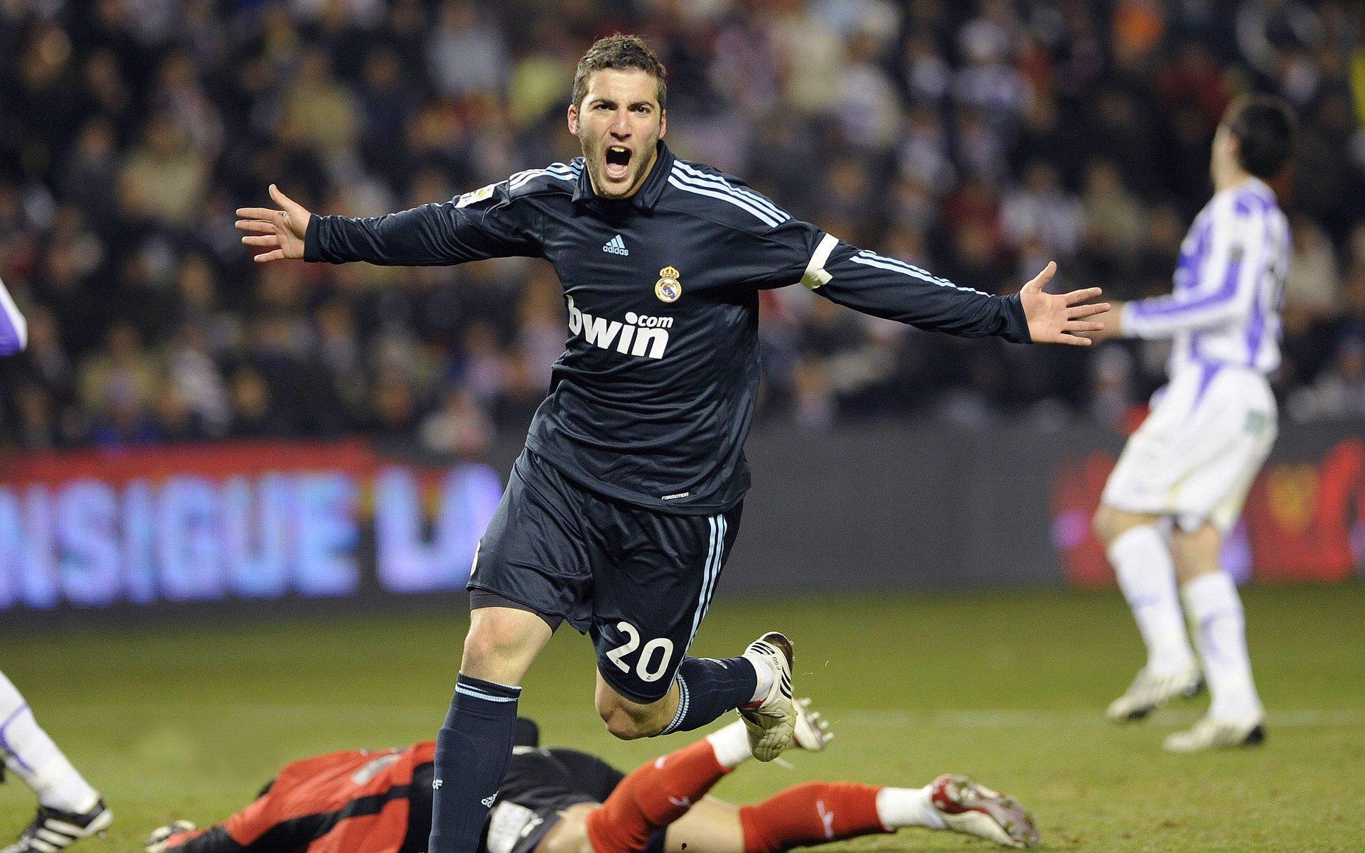 诺坎普另类招募引爆网络,要不咱试试?当球场向网红递出橄榄枝